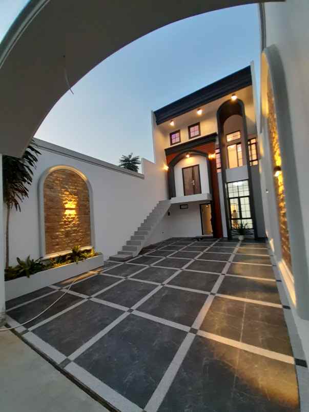 dijual rumah jl pramuka mampang