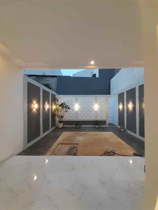 dijual rumah jl pramuka mampang