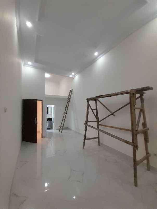 dijual rumah jl pramuka mampang