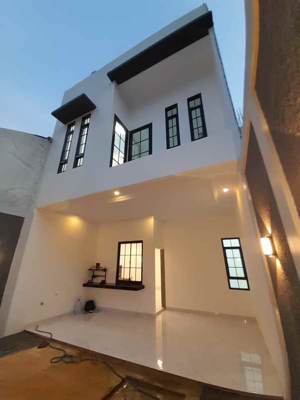 dijual rumah jl pramuka mampang