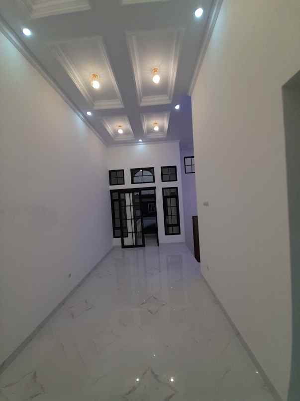 dijual rumah jl pramuka mampang