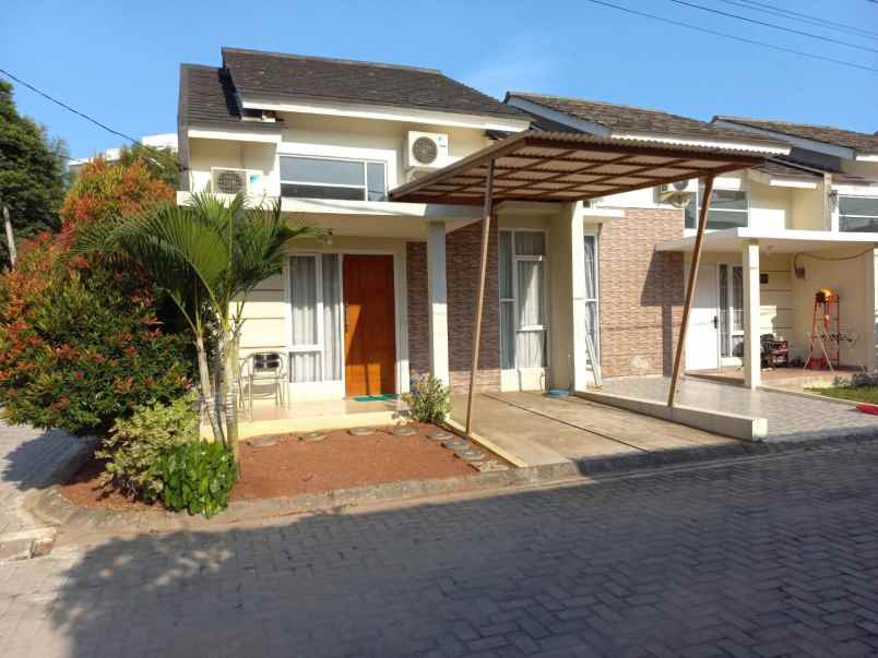 dijual rumah jl raya bojongsari depok