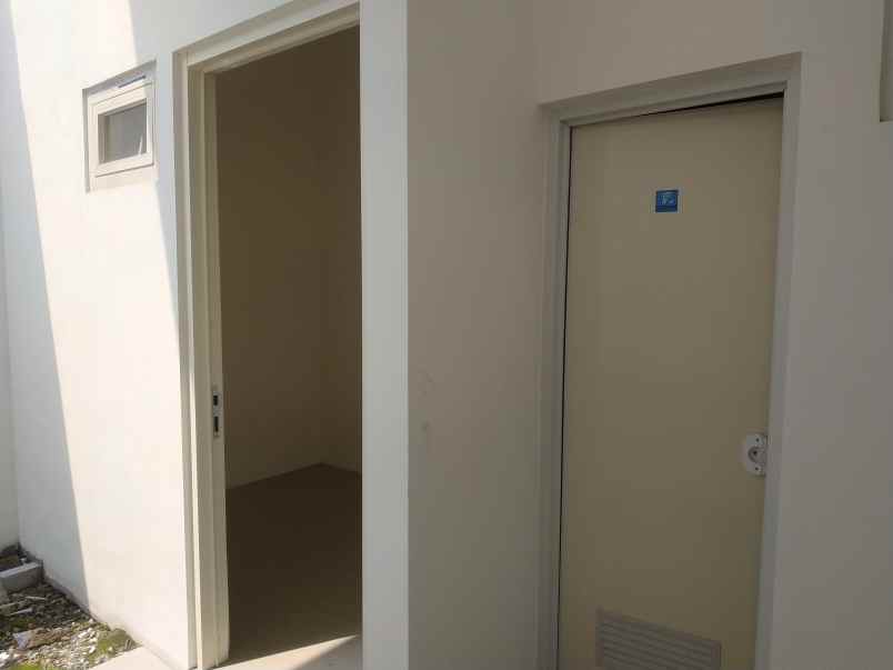 dijual rumah jl raya hulaan menganti gresik