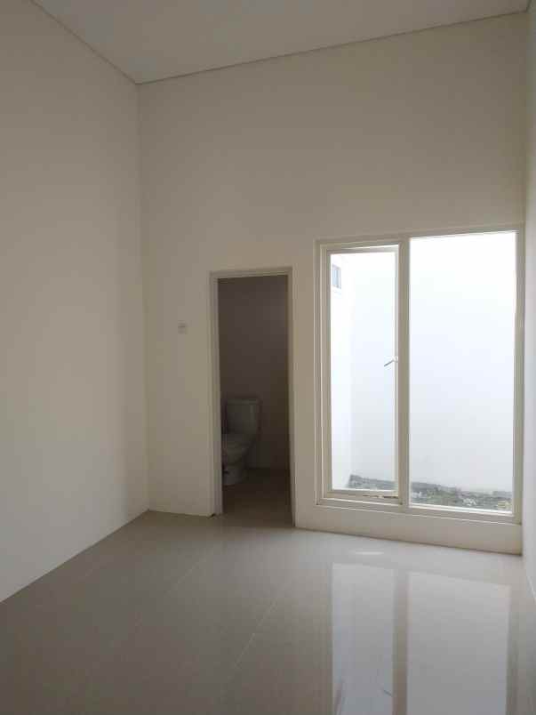 dijual rumah jl raya hulaan menganti gresik