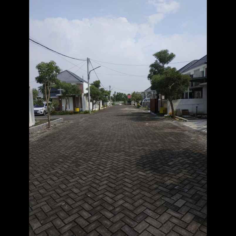 dijual rumah jl raya hulaan menganti gresik