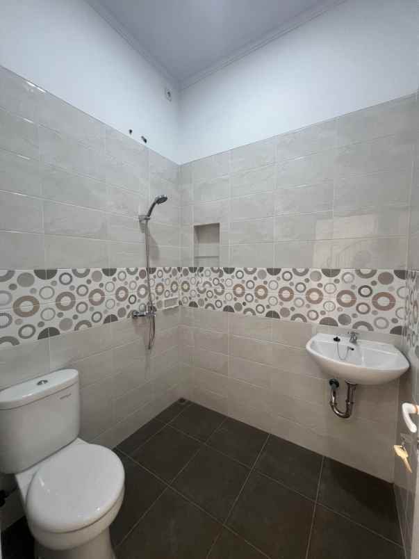 dijual rumah jl raya jatimekar