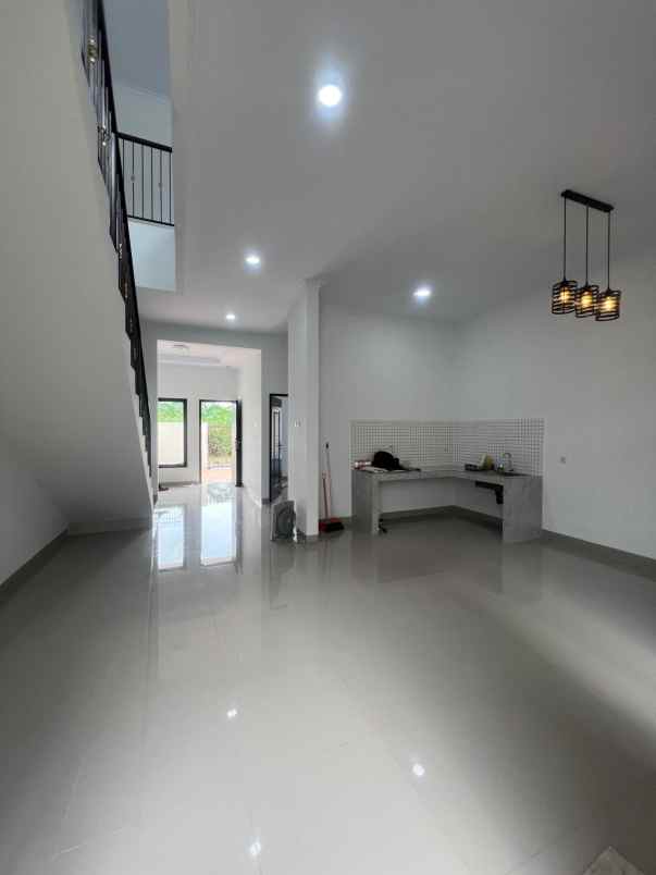 dijual rumah jl raya jatimekar