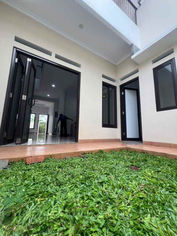 dijual rumah jl raya jatimekar