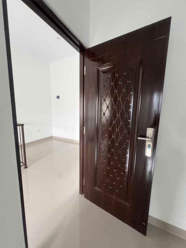 dijual rumah jl raya jatimekar