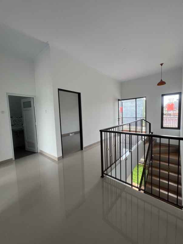 dijual rumah jl raya jatimekar