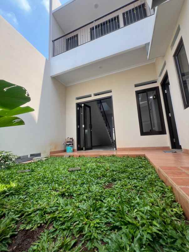 dijual rumah jl raya jatimekar