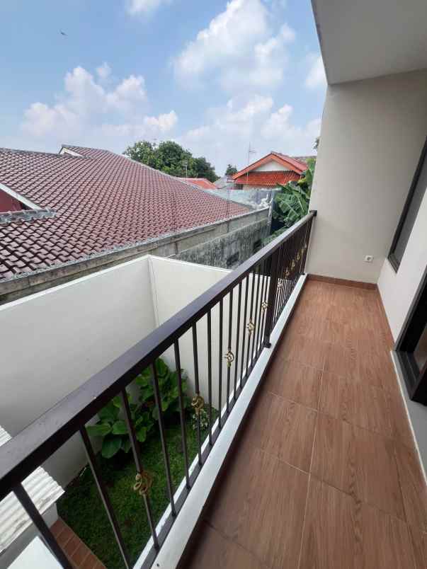dijual rumah jl raya jatimekar
