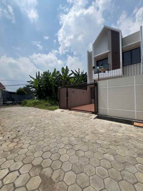dijual rumah jl raya jatimekar