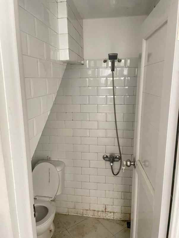 dijual rumah jl raya margonda