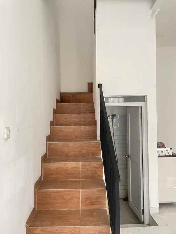 dijual rumah jl raya margonda