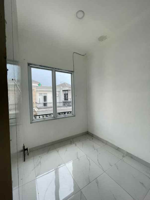 dijual rumah jl raya margonda