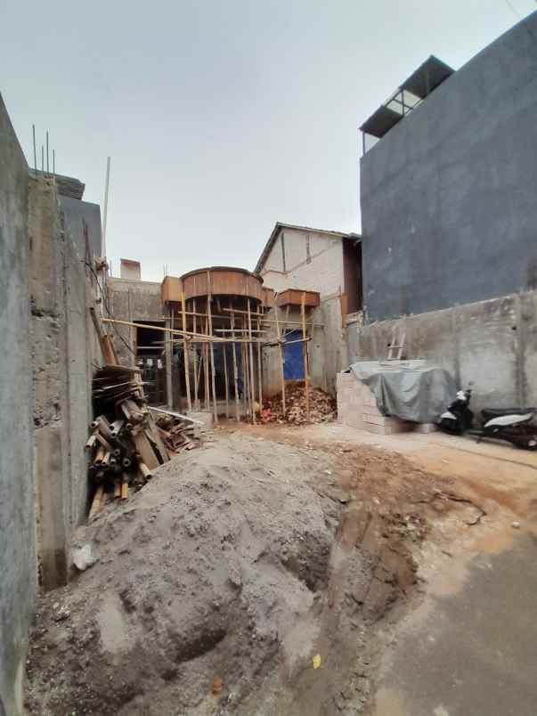 dijual rumah jl saidan tanah baru beji