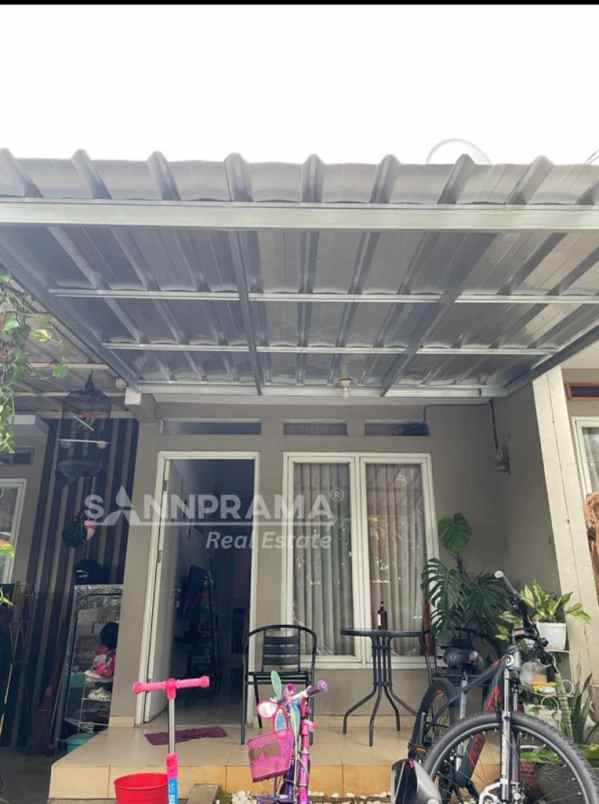 dijual rumah jl tanah baru beji depok