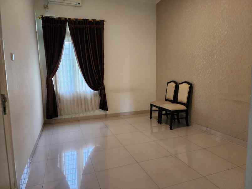 dijual rumah jln kemang pratama raya