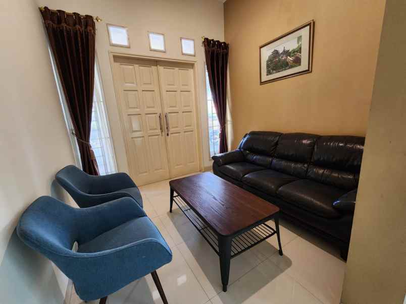 dijual rumah jln kemang pratama raya