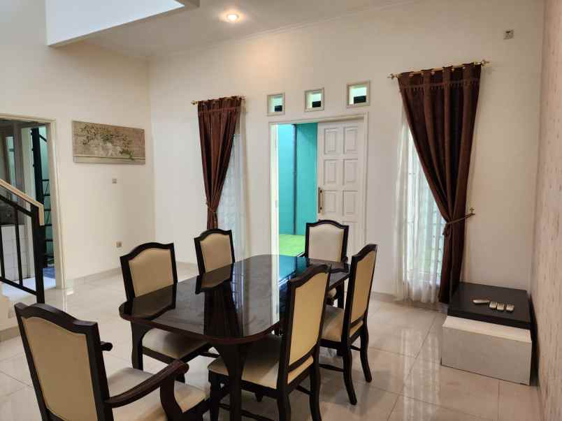 dijual rumah jln kemang pratama raya