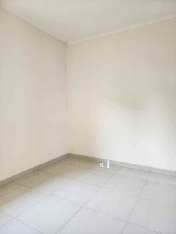 dijual rumah jln kemang pratama raya
