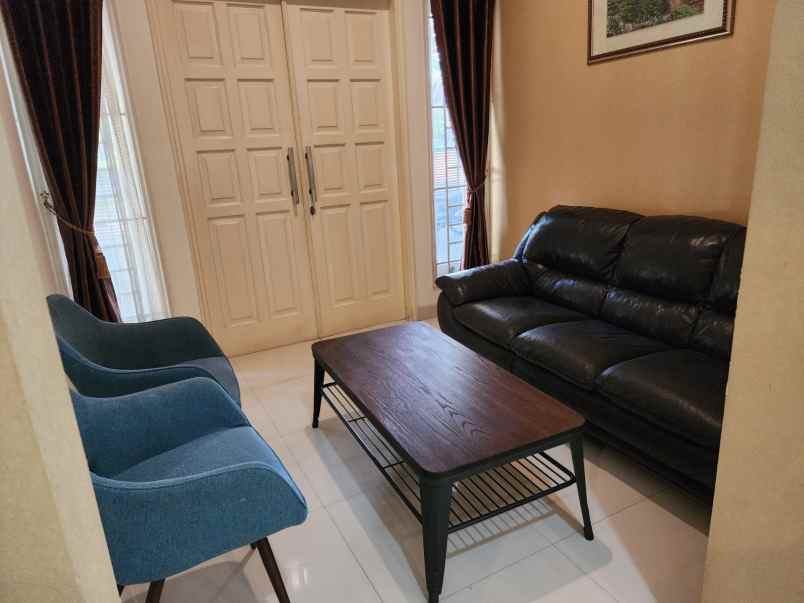 dijual rumah jln kemang pratama raya