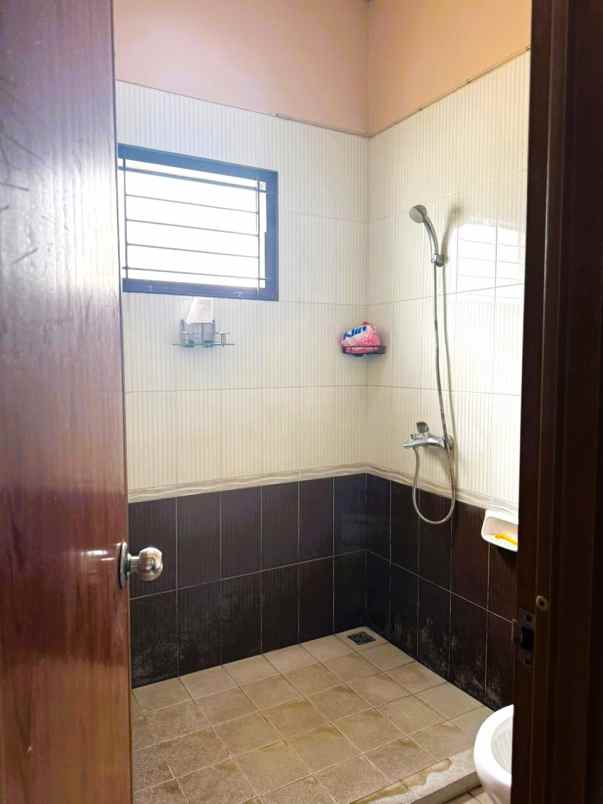 dijual rumah jln raya kebayoran lama