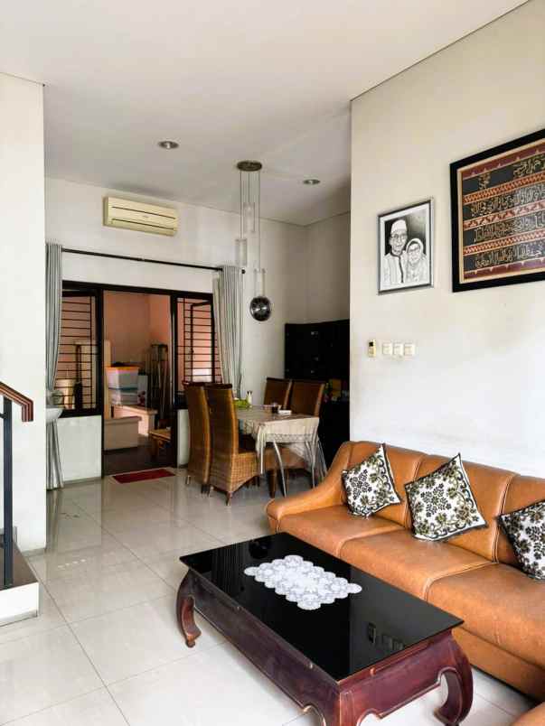 dijual rumah jln raya kebayoran lama