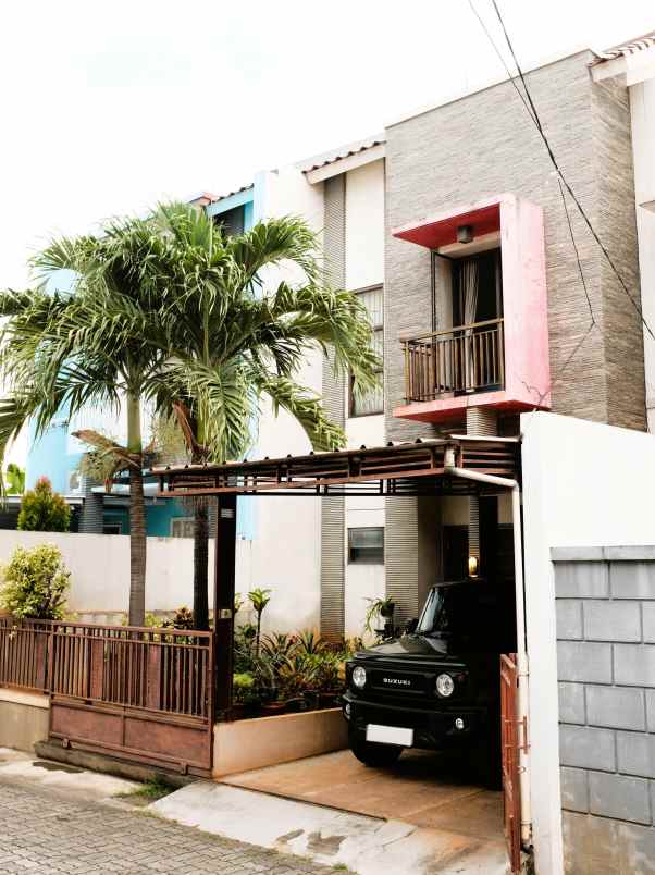 dijual rumah jln raya kebayoran lama