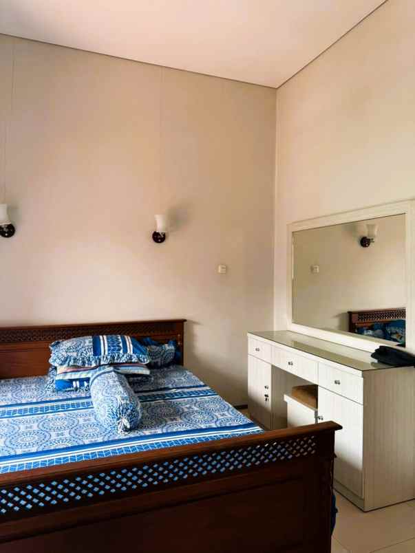 dijual rumah jln raya kebayoran lama