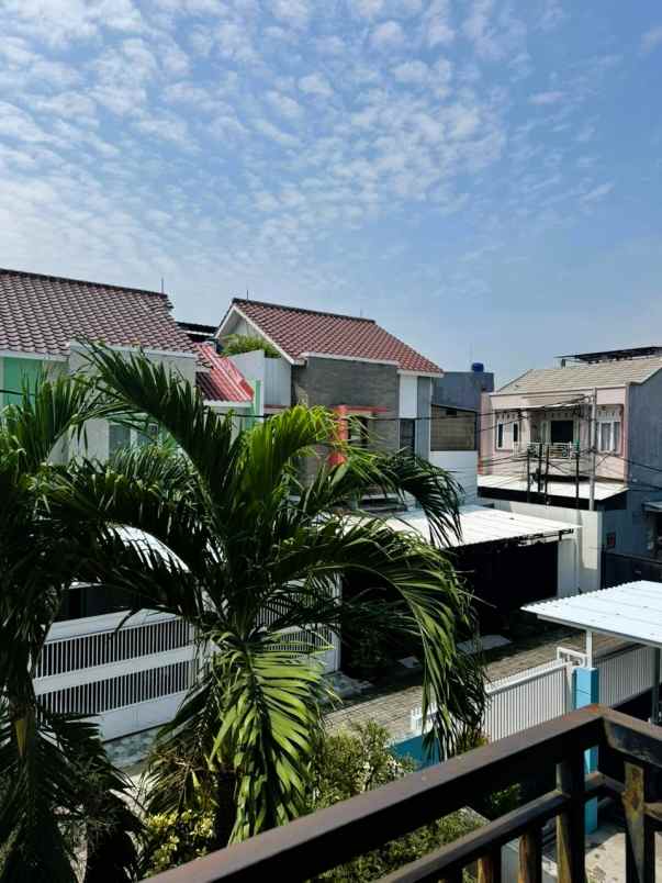 dijual rumah jln raya kebayoran lama