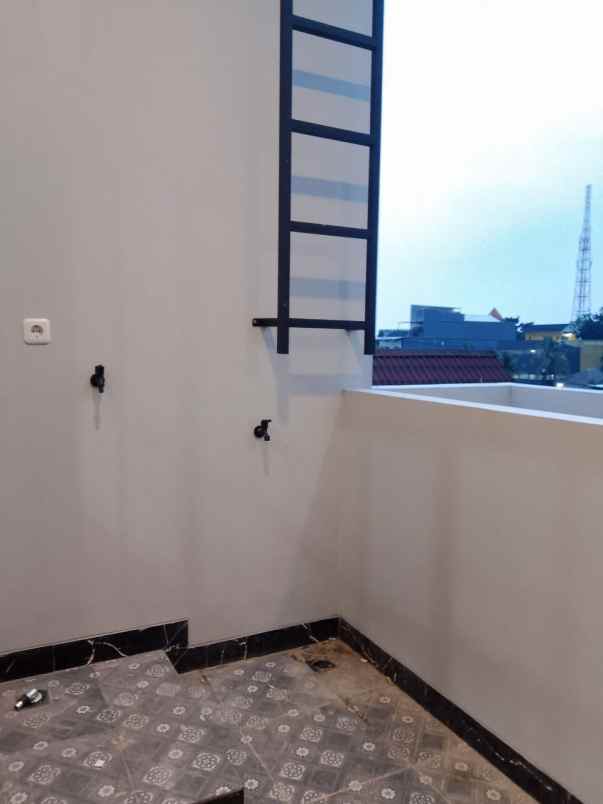 dijual rumah jln tabroni