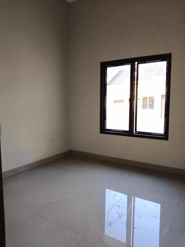 dijual rumah jln tabroni