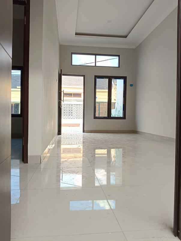 dijual rumah jln tabroni