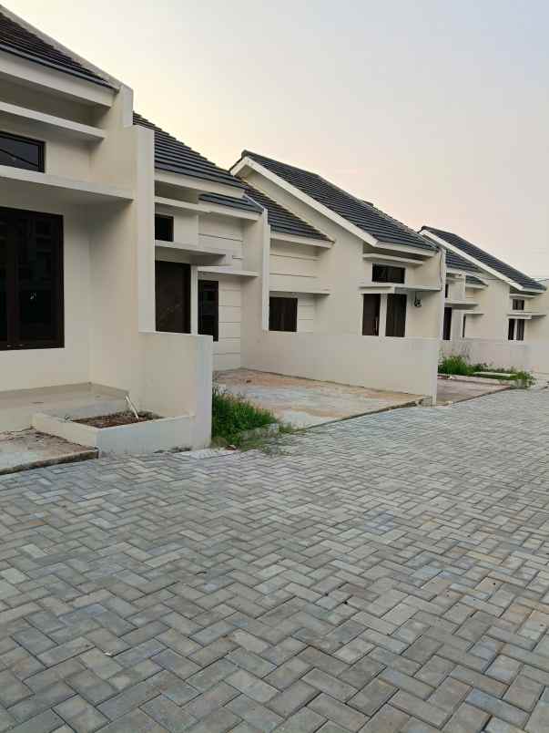 dijual rumah jln tabroni