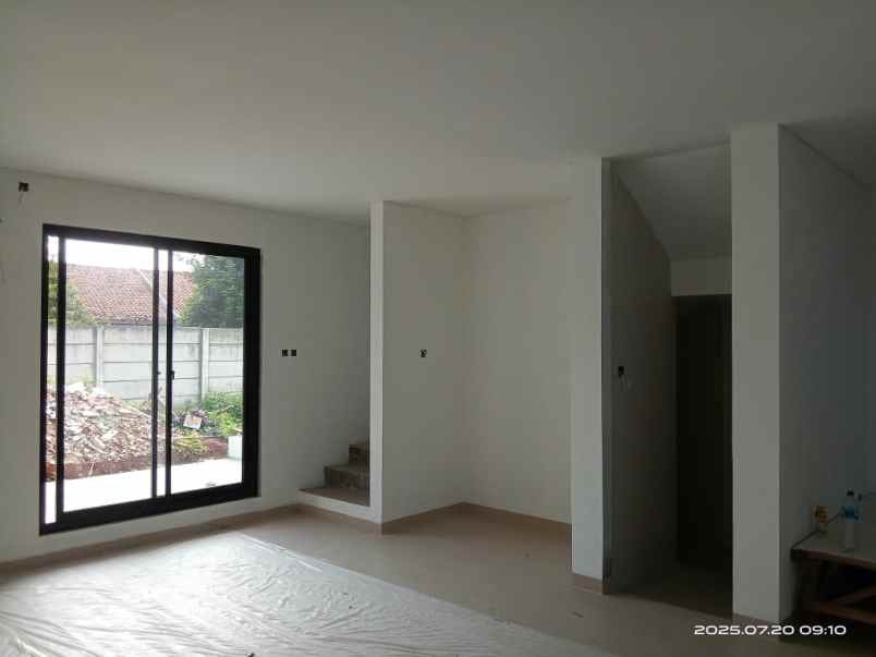 dijual rumah joglo kembangan