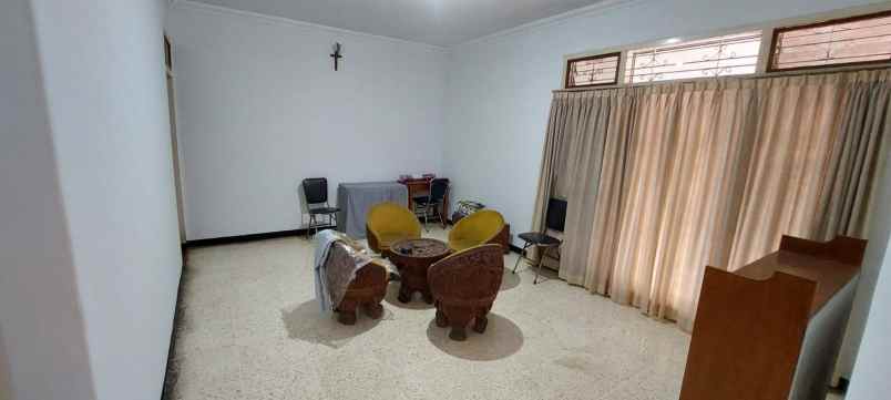 dijual rumah karang asem