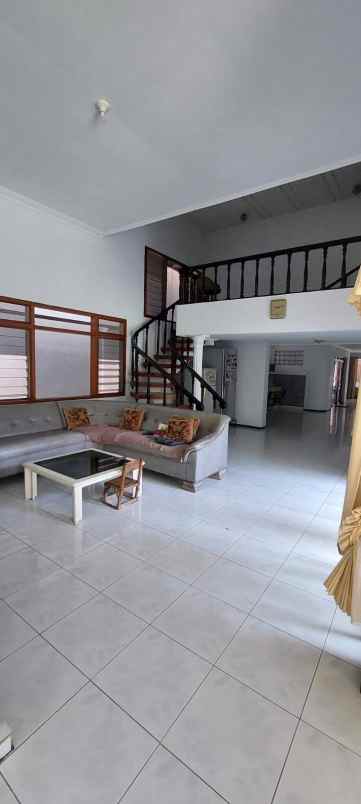 dijual rumah karang asem