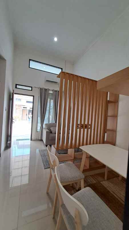 dijual rumah karang satria