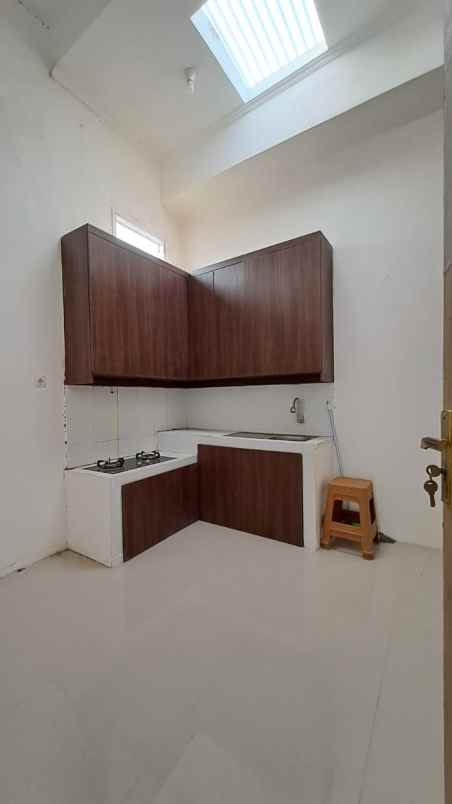 dijual rumah karang satria