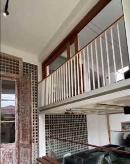 dijual rumah kayu putih