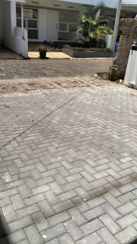 dijual rumah kel sukamiskin arcamanik