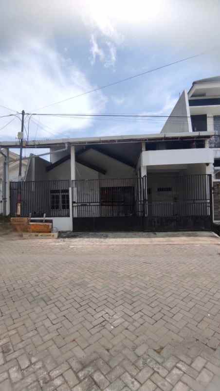 dijual rumah klampis semolo timur