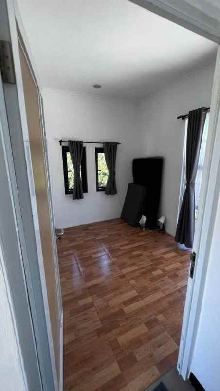 dijual rumah komp mega regency