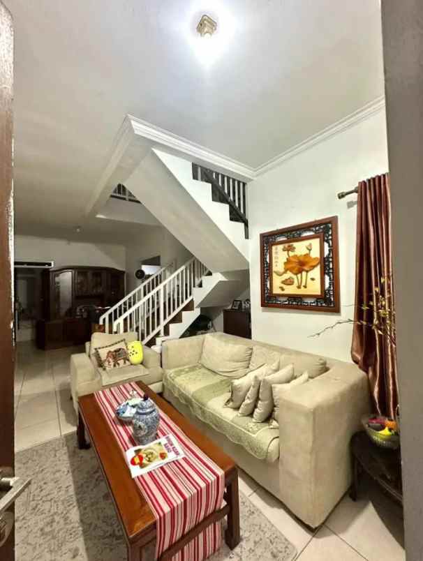 dijual rumah komplek adipura cluster