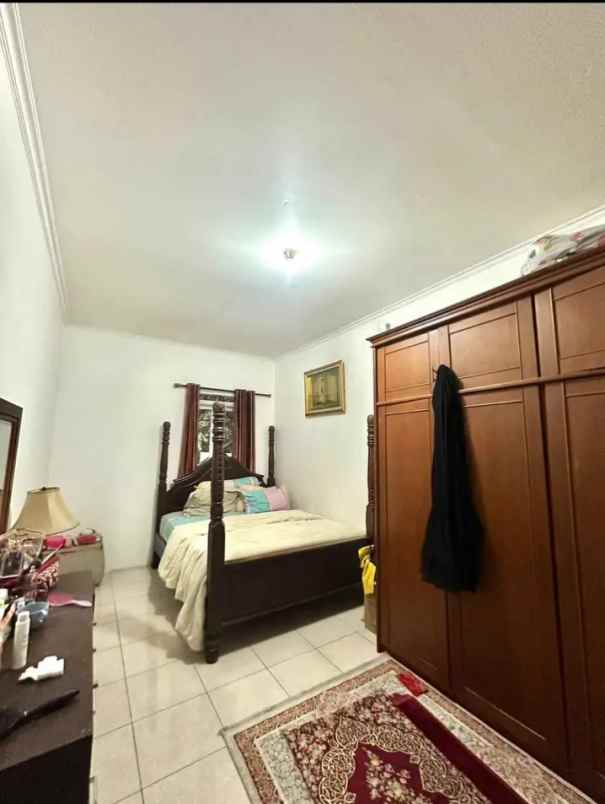 dijual rumah komplek adipura cluster