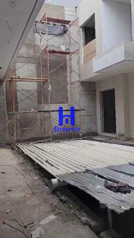 dijual rumah komplek citraland gama