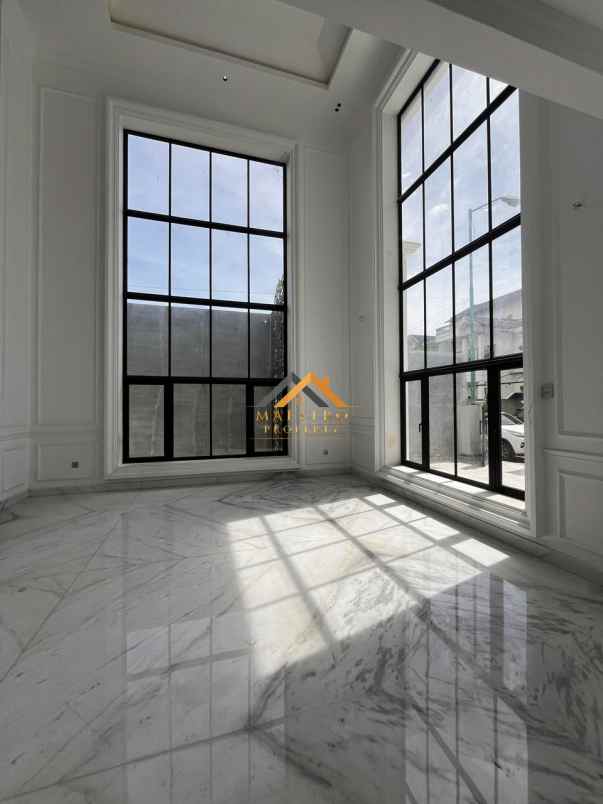 dijual rumah komplek graha metropolitan
