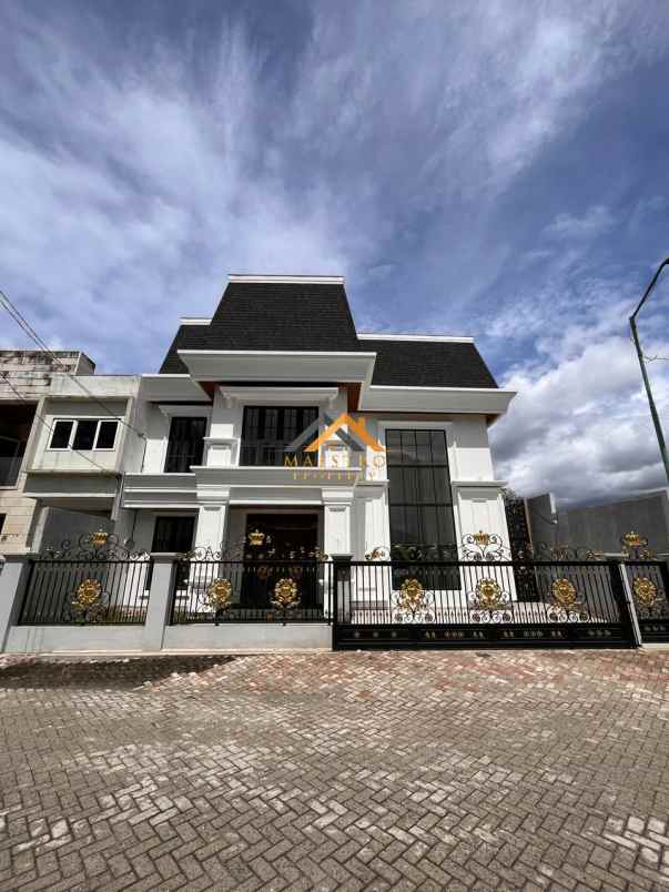 dijual rumah komplek graha metropolitan